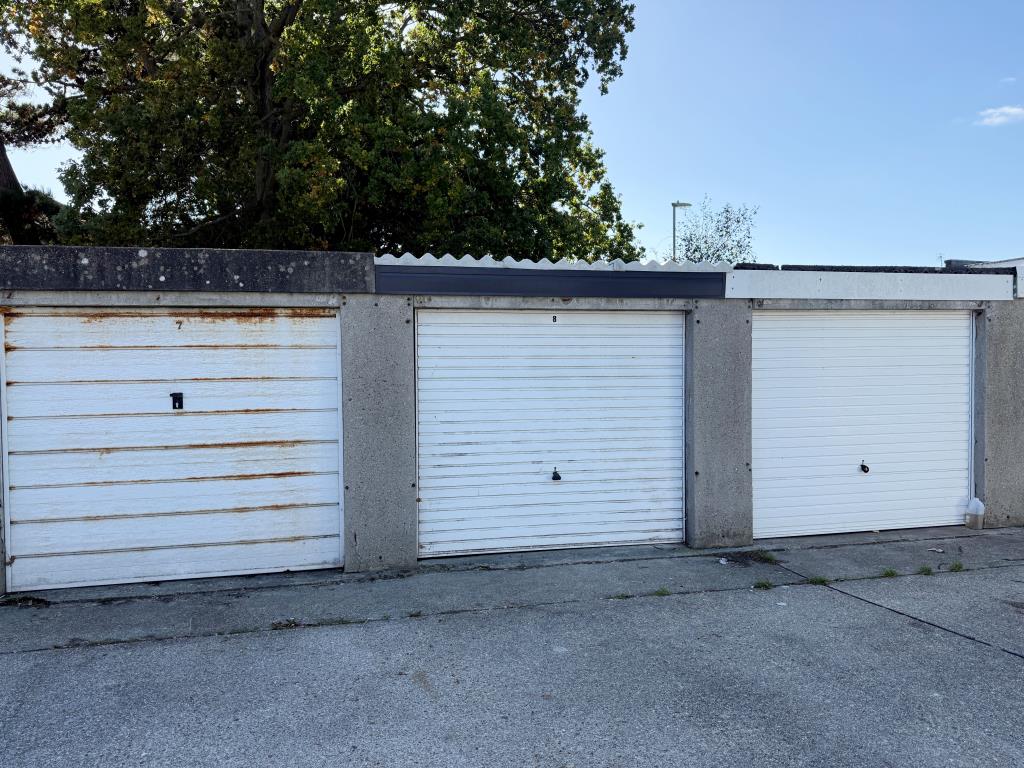 Lot: 19 - FREEHOLD SINGLE GARAGE IN BLOCK - Single garage in block with white up and over door